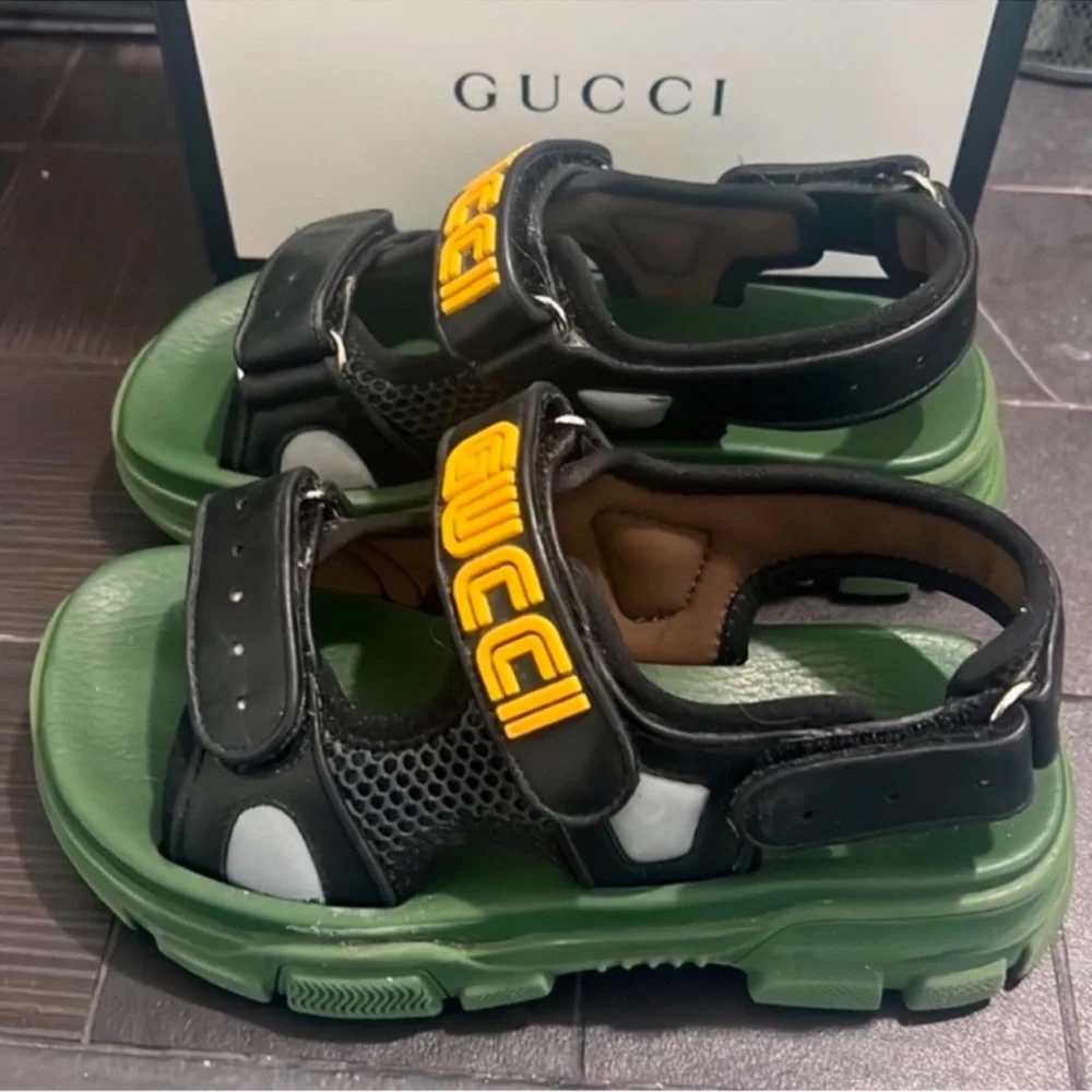 Authentic Gucci luxury designer kids signature boys leather sandals sz 13 Euro31